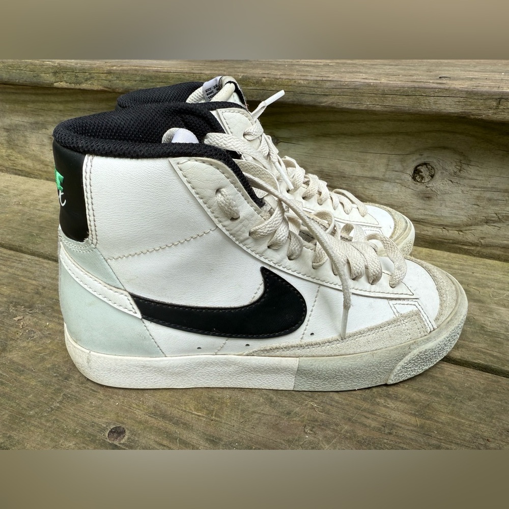 Nike Blazers size Youth 4.